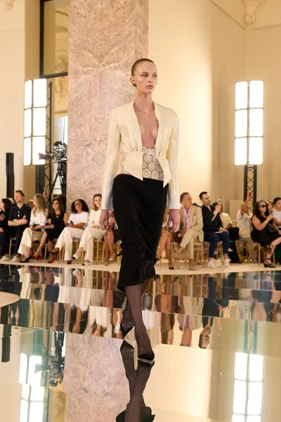 Look 3